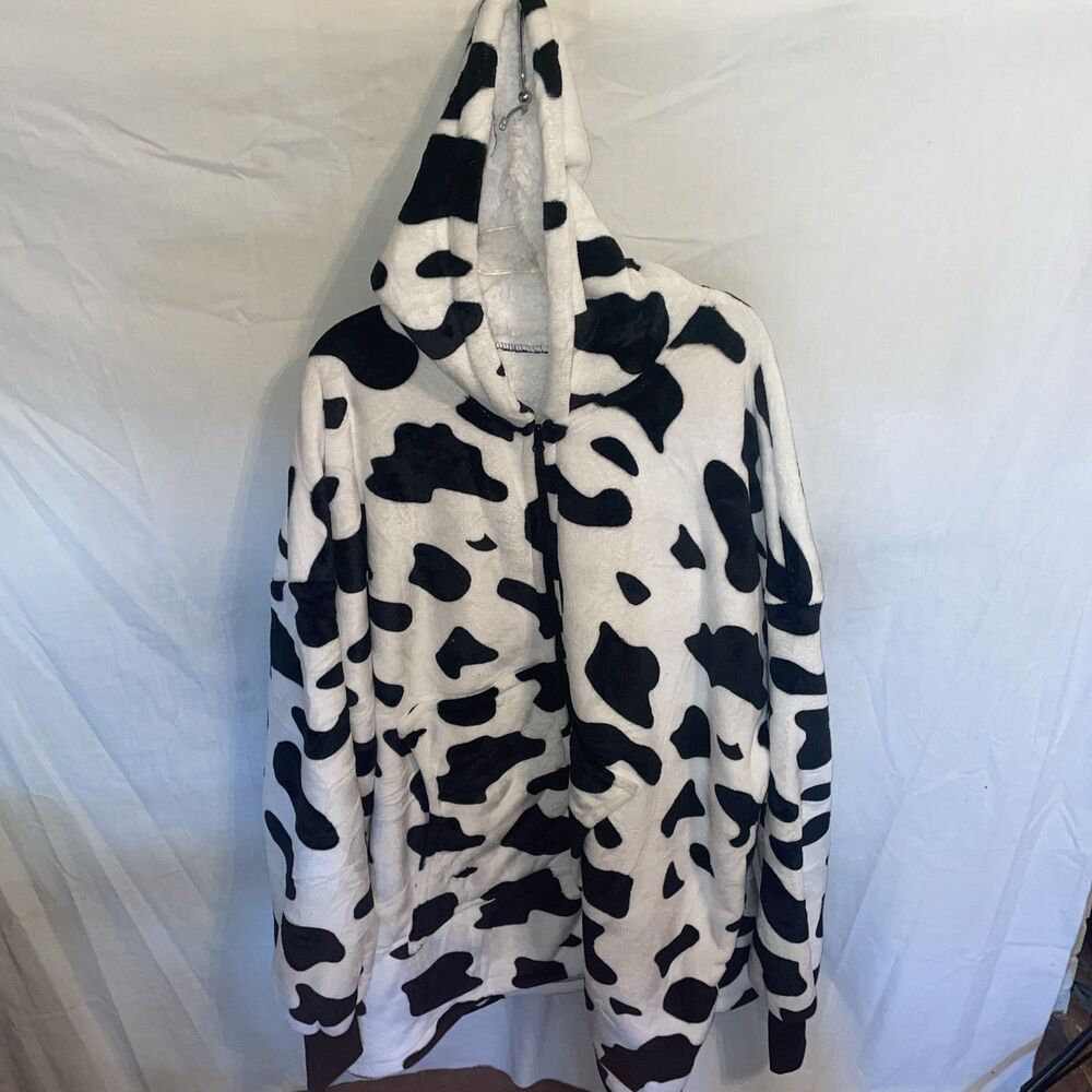 Catalonia Oversized Sherpa Adults Hoodie Blanket White Black Comfort Warmth